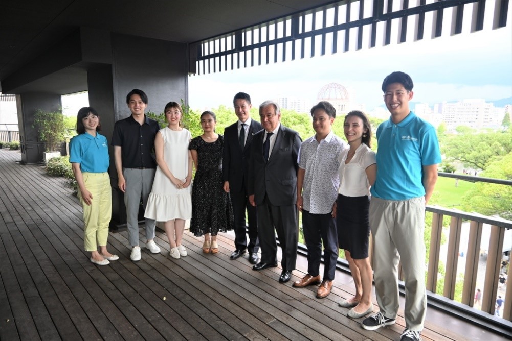 The UN Secretary-General participated in an informal exchange with six youth leaders from Japan, active in organizations and initiatives for advancing nuclear disarmament and non-proliferation. 